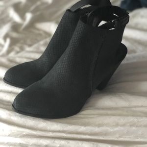 Kenneth Cole Reaction Booties